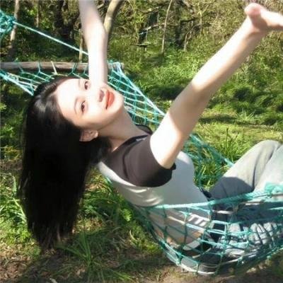 年轻女孩爱过来